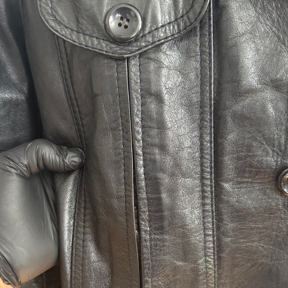 Vintage Men's Black Leather Jacket - Picture 7 of 13